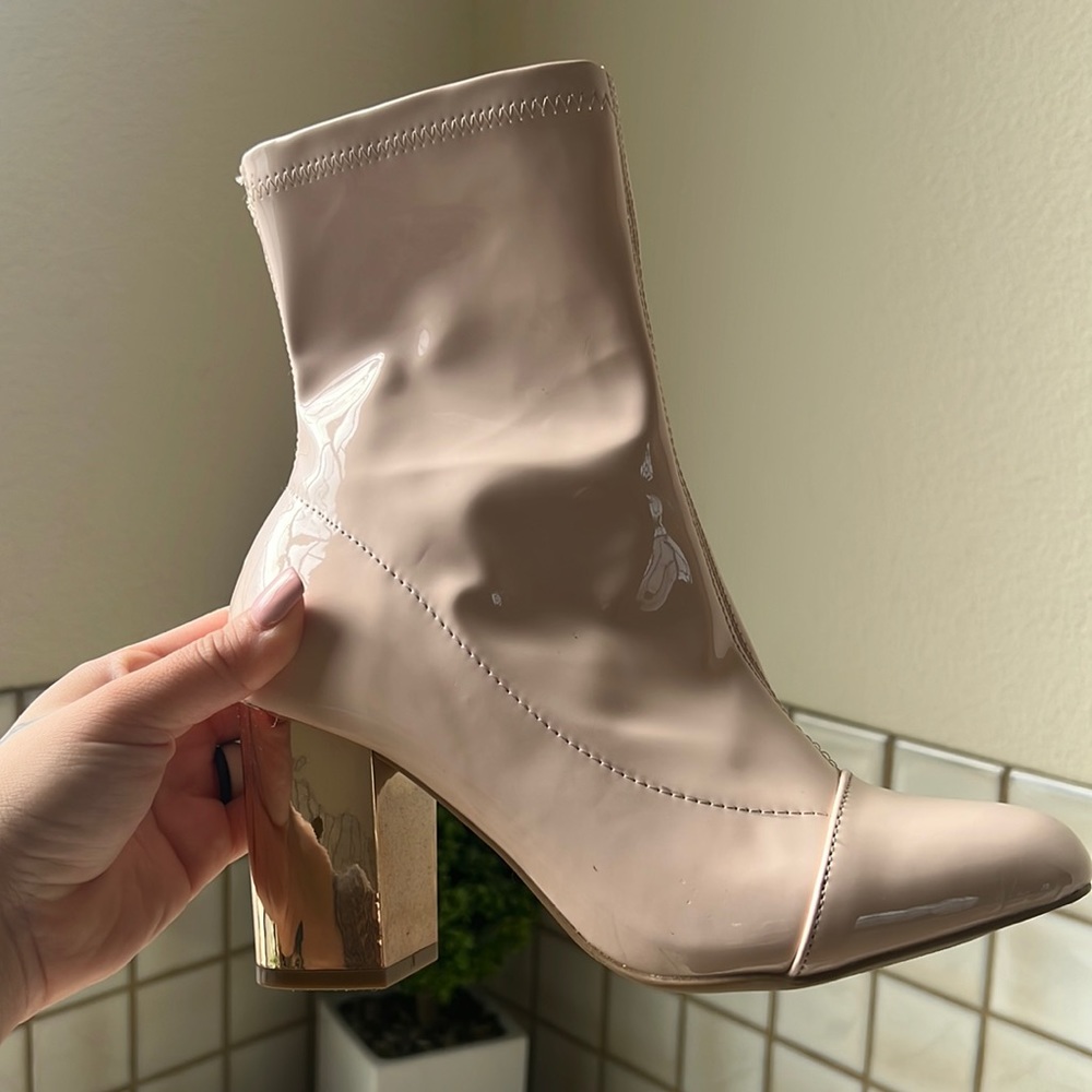 Brand New Booty Size 7 in Women